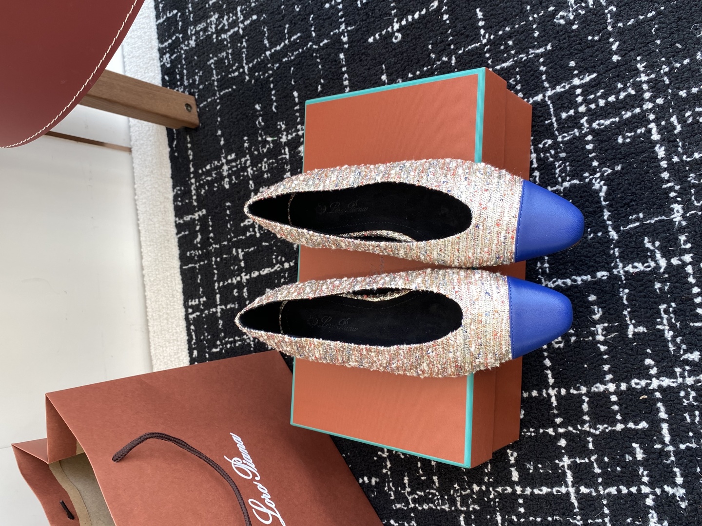 代购级
Loro Piana/ lp。 25ss 春夏新款 经典绝美 复古平底单鞋 

极简主义风格，复