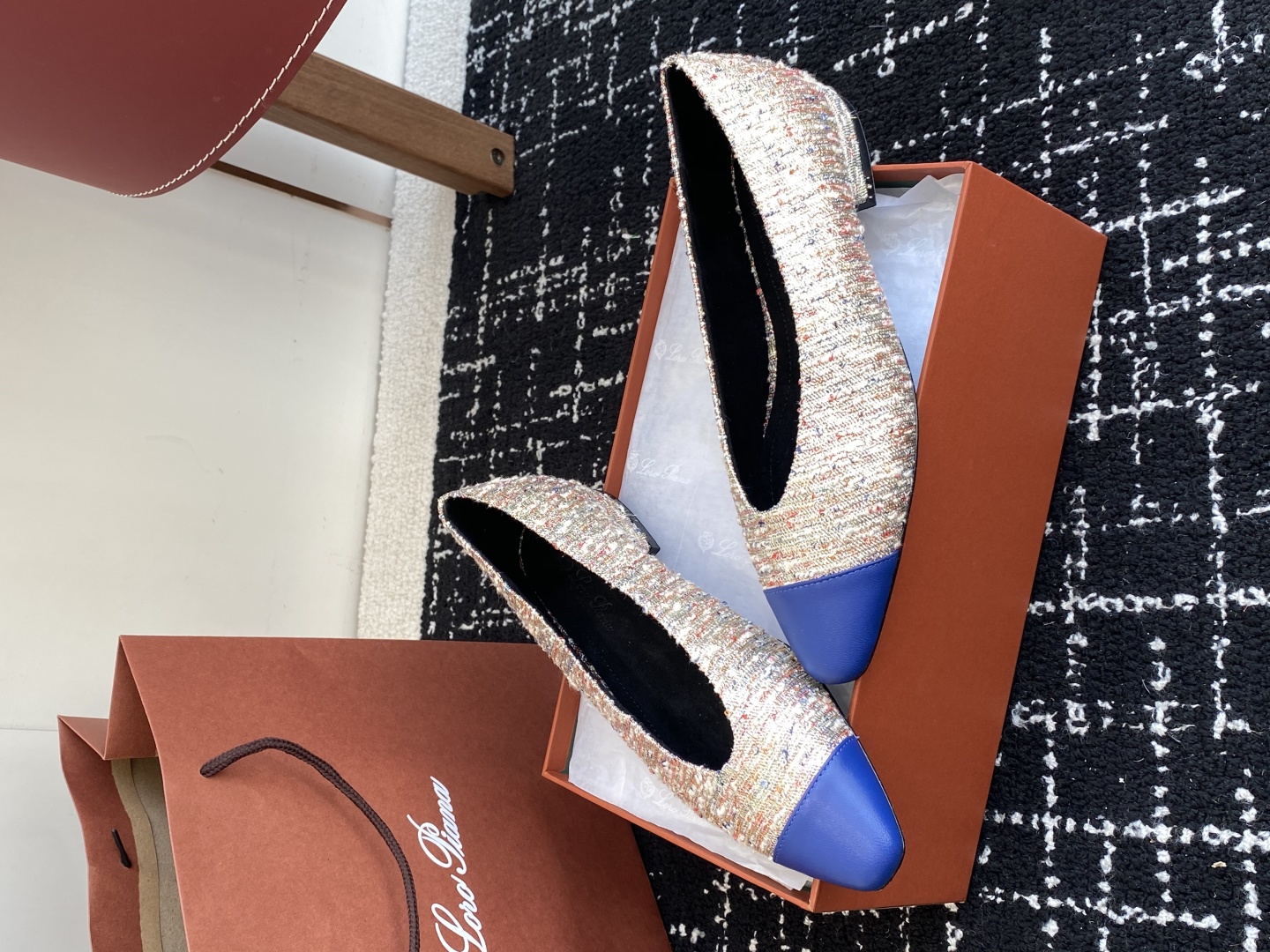 代购级
Loro Piana/ lp。 25ss 春夏新款 经典绝美 复古平底单鞋 

极简主义风格，复