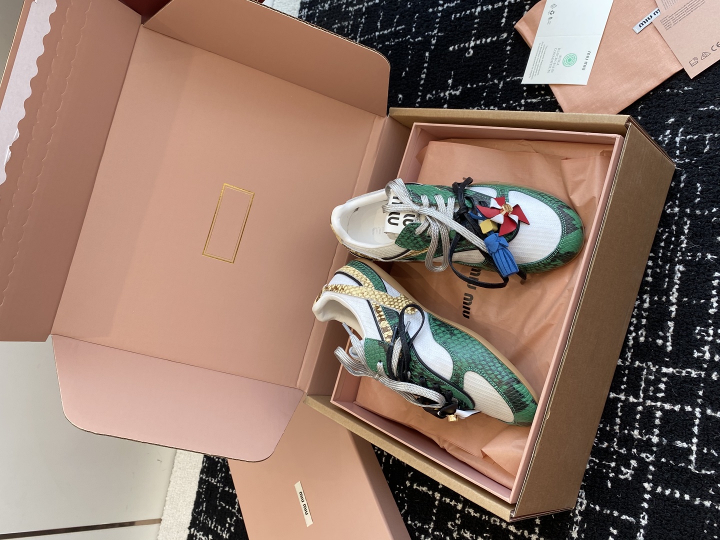 代购级（官网同步✈️盒包装）
Miu Miu 25ss 春夏新款走秀MiuMiu 情侣款德训 休闲鞋 
