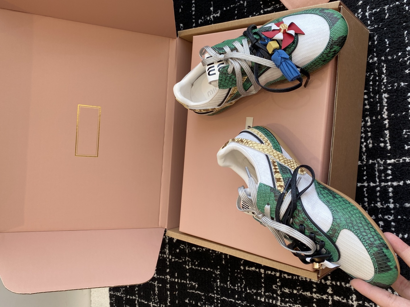代购级（官网同步✈️盒包装）
Miu Miu 25ss 春夏新款走秀MiuMiu 情侣款德训 休闲鞋 
