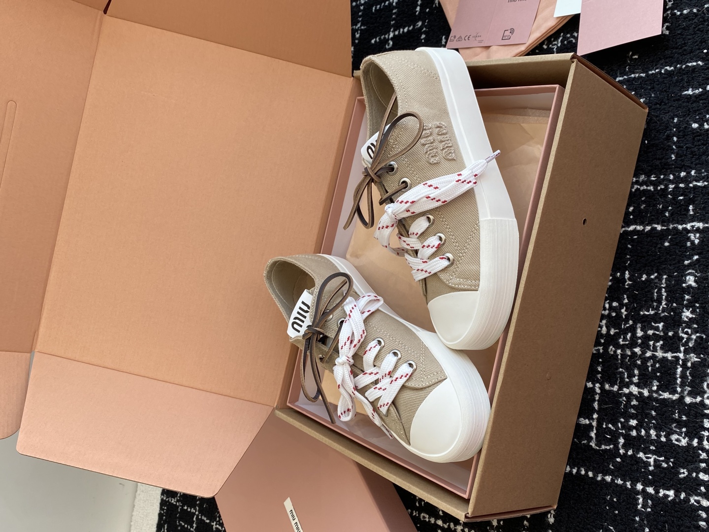 代购级（官网同步✈️盒包装）MiuMiu缪缪 25ss 最新款美式复古风 双鞋带 帆布 半拖 中绑 高绑