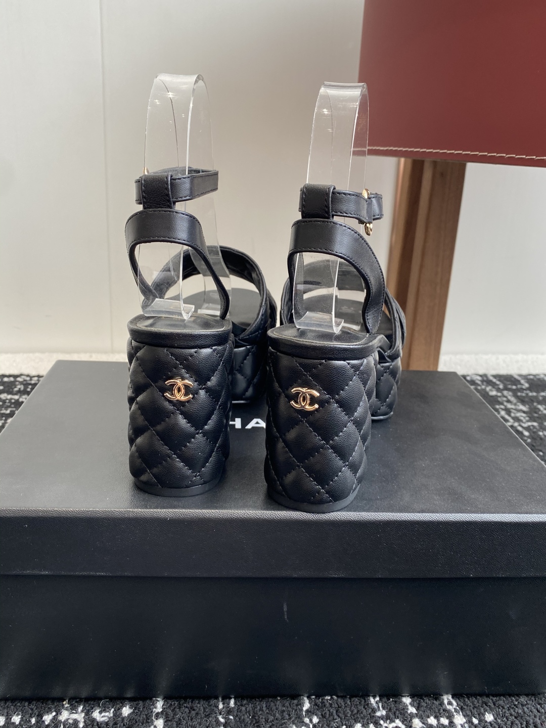 代购级（官网同步✈️盒包装）
Chanel 小香 25ss最新走秀时装 水台高跟鞋 顶级品质

轻奢而不