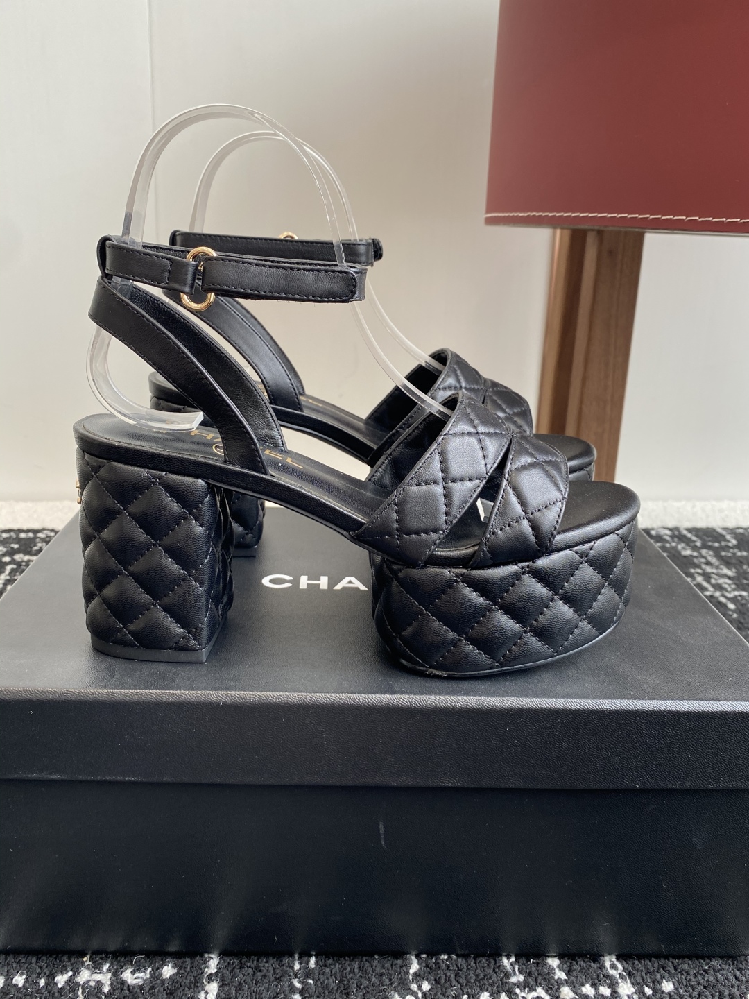 代购级（官网同步✈️盒包装）
Chanel 小香 25ss最新走秀时装 水台高跟鞋 顶级品质

轻奢而不