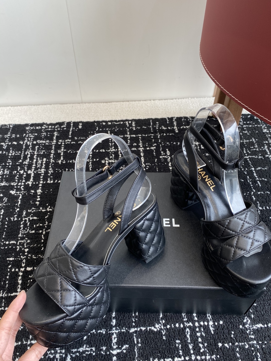 代购级（官网同步✈️盒包装）
Chanel 小香 25ss最新走秀时装 水台高跟鞋 顶级品质

轻奢而不
