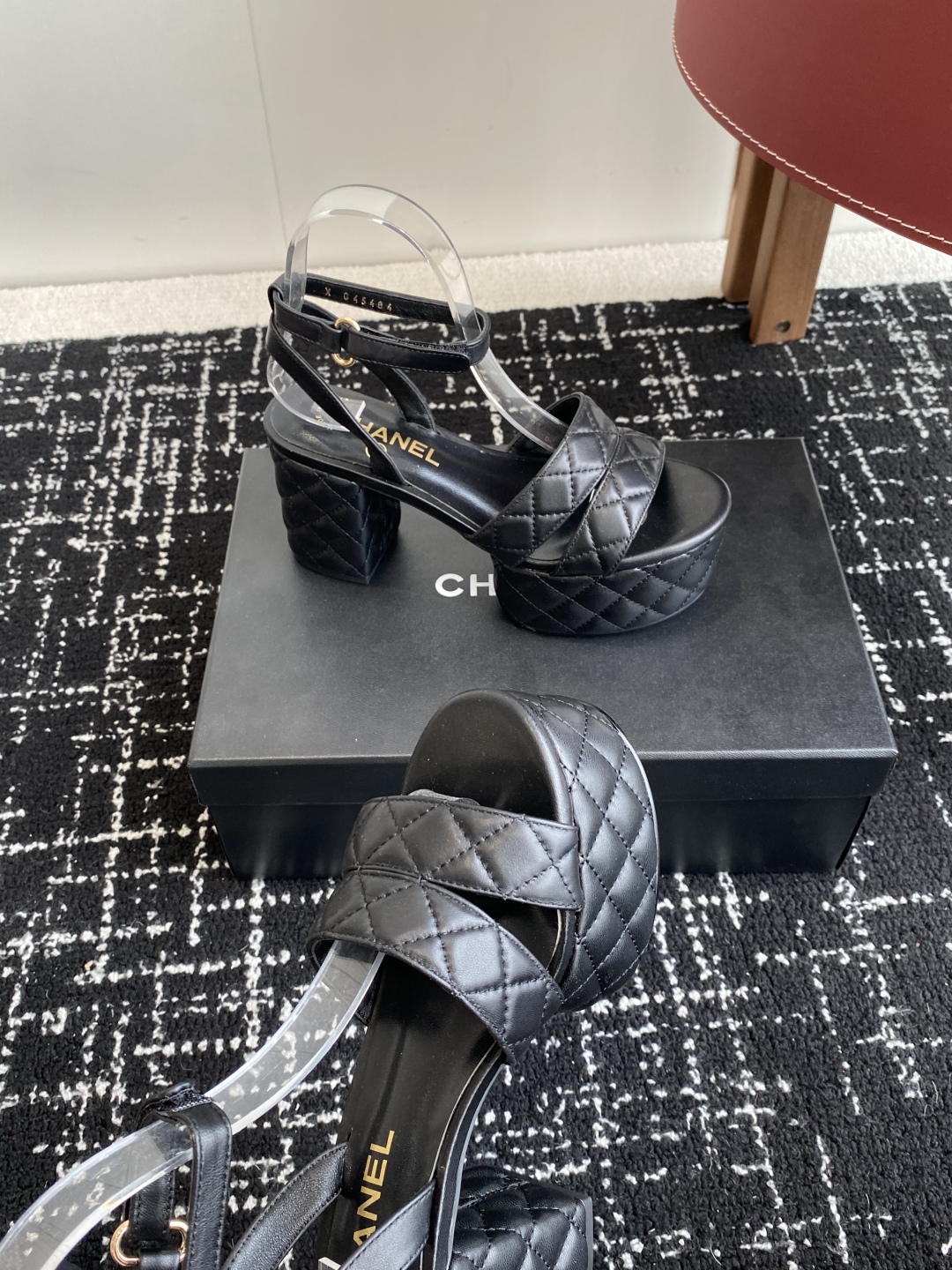 代购级（官网同步✈️盒包装）
Chanel 小香 25ss最新走秀时装 水台高跟鞋 顶级品质

轻奢而不