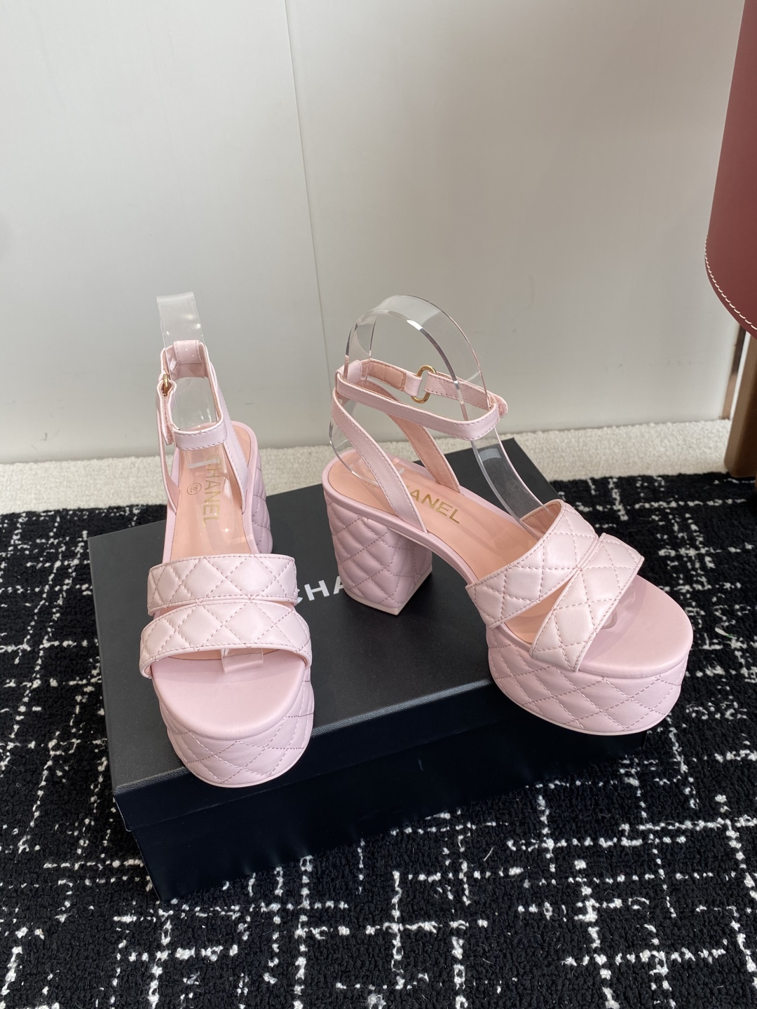 代购级（官网同步✈️盒包装）
Chanel 小香 25ss最新走秀时装 水台高跟鞋 顶级品质

轻奢而不