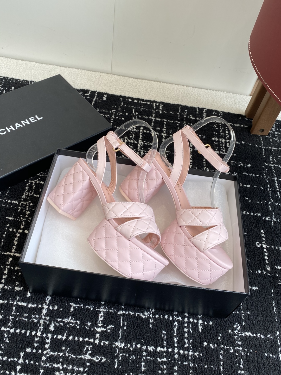 代购级（官网同步✈️盒包装）
Chanel 小香 25ss最新走秀时装 水台高跟鞋 顶级品质

轻奢而不