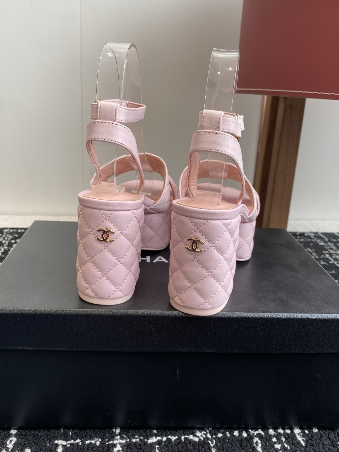 代购级（官网同步✈️盒包装）
Chanel 小香 25ss最新走秀时装 水台高跟鞋 顶级品质

轻奢而不