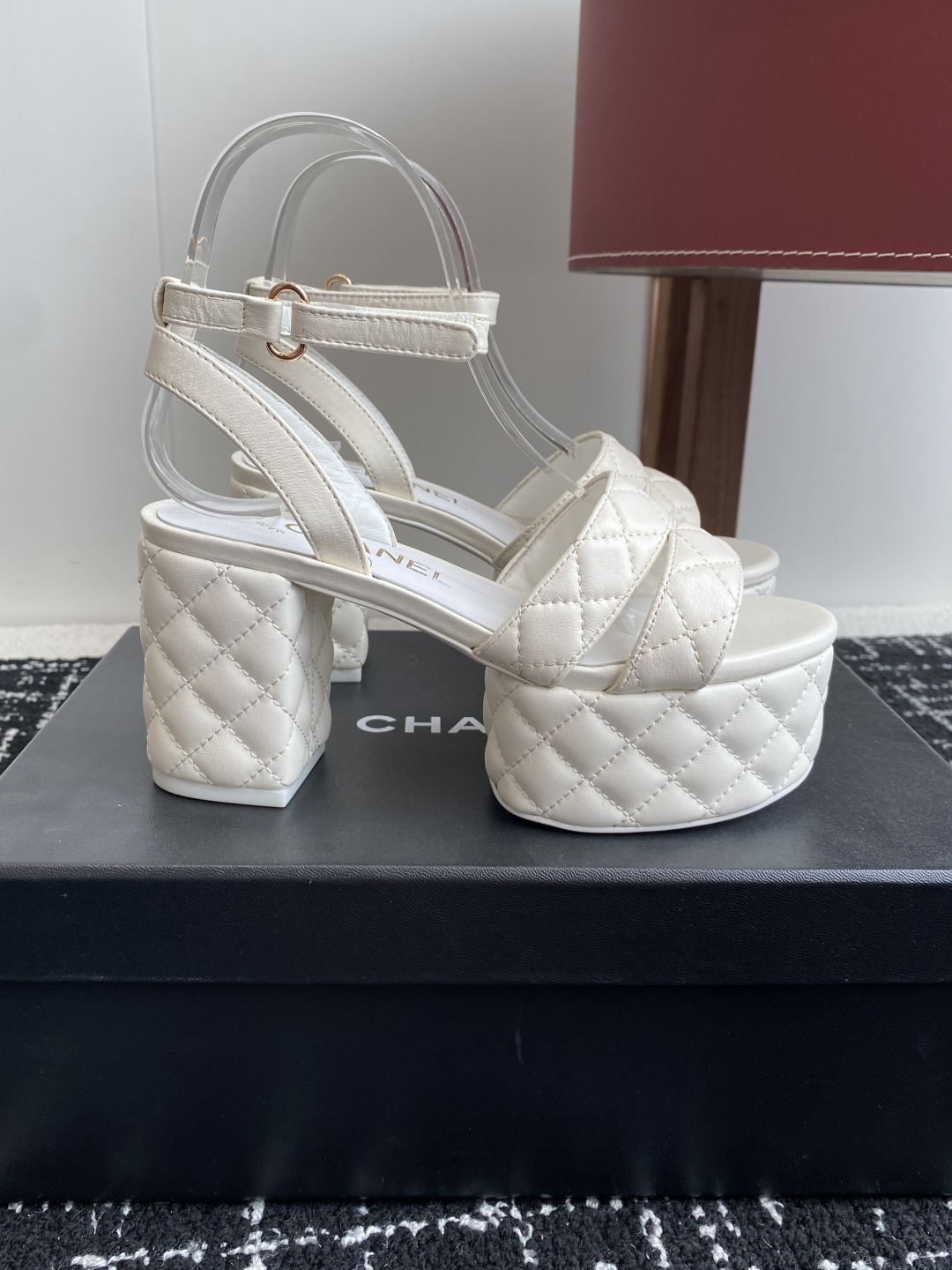 代购级（官网同步✈️盒包装）
Chanel 小香 25ss最新走秀时装 水台高跟鞋 顶级品质

轻奢而不