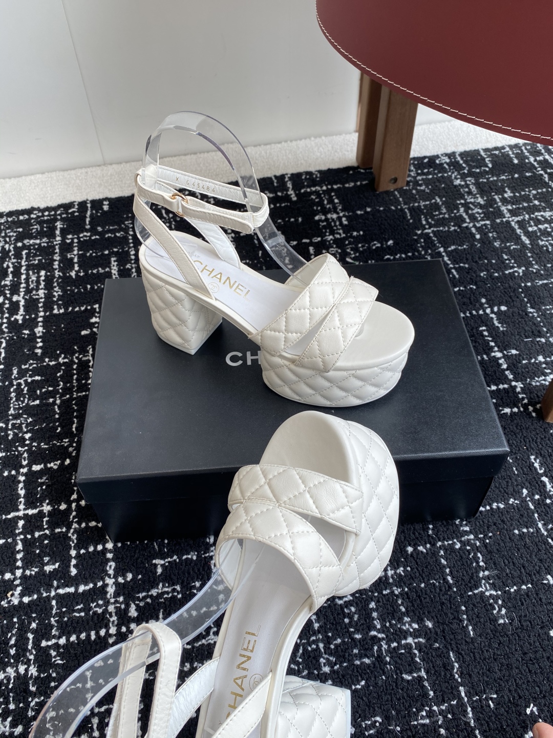 代购级（官网同步✈️盒包装）
Chanel 小香 25ss最新走秀时装 水台高跟鞋 顶级品质

轻奢而不