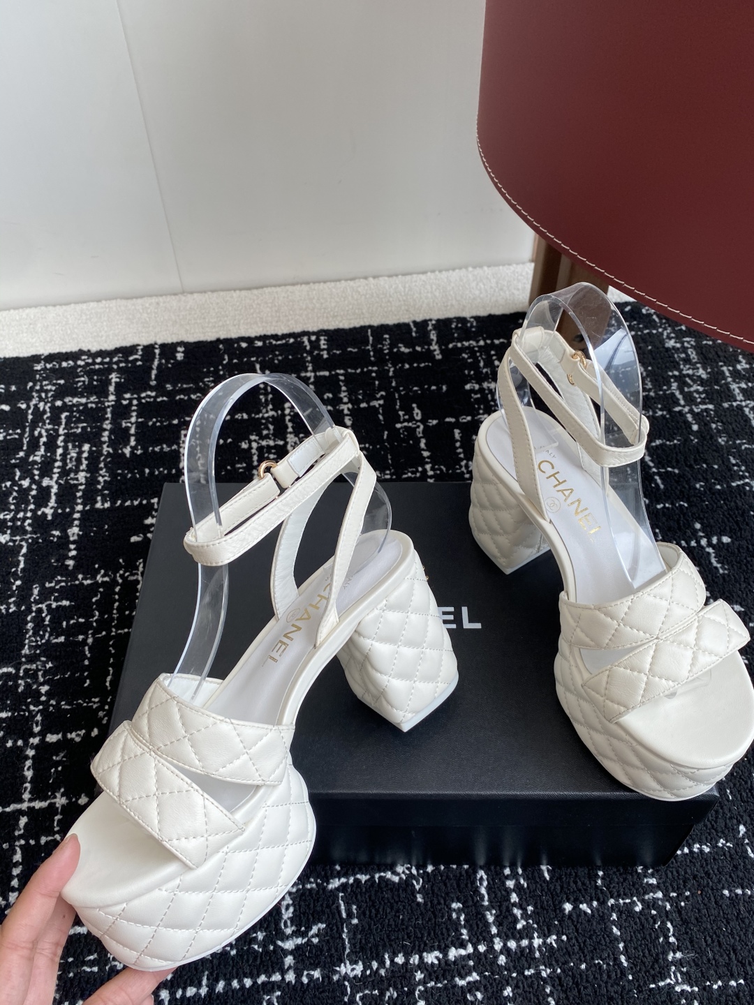 代购级（官网同步✈️盒包装）
Chanel 小香 25ss最新走秀时装 水台高跟鞋 顶级品质

轻奢而不