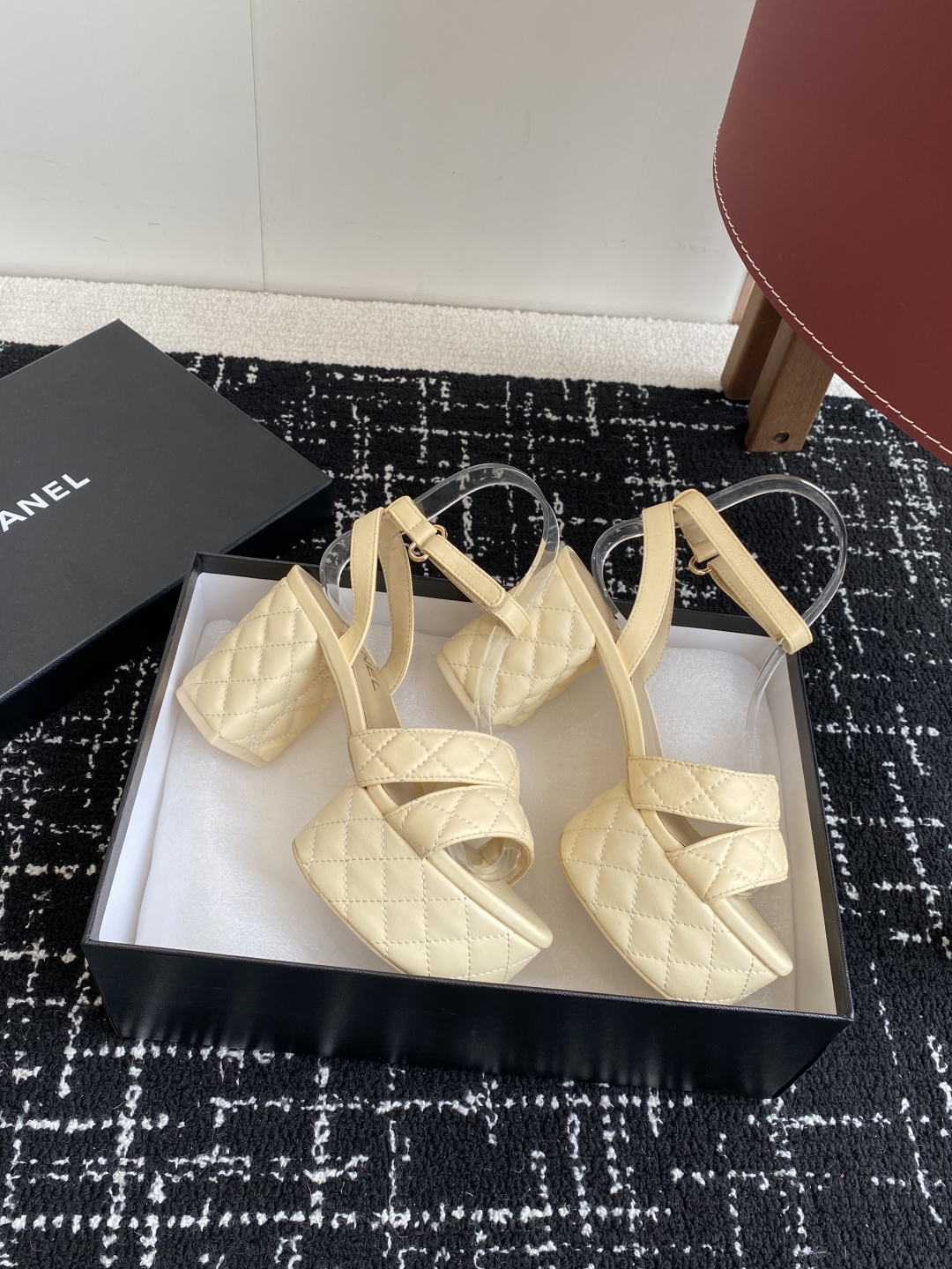 代购级（官网同步✈️盒包装）
Chanel 小香 25ss最新走秀时装 水台高跟鞋 顶级品质

轻奢而不