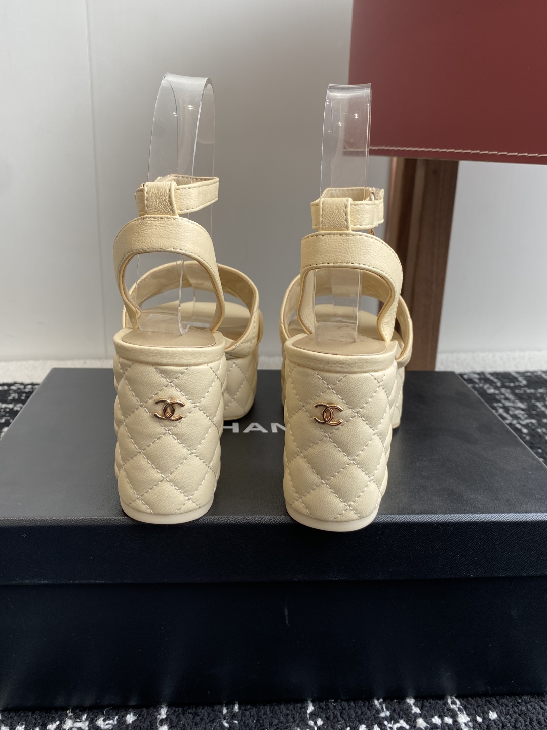 代购级（官网同步✈️盒包装）
Chanel 小香 25ss最新走秀时装 水台高跟鞋 顶级品质

轻奢而不