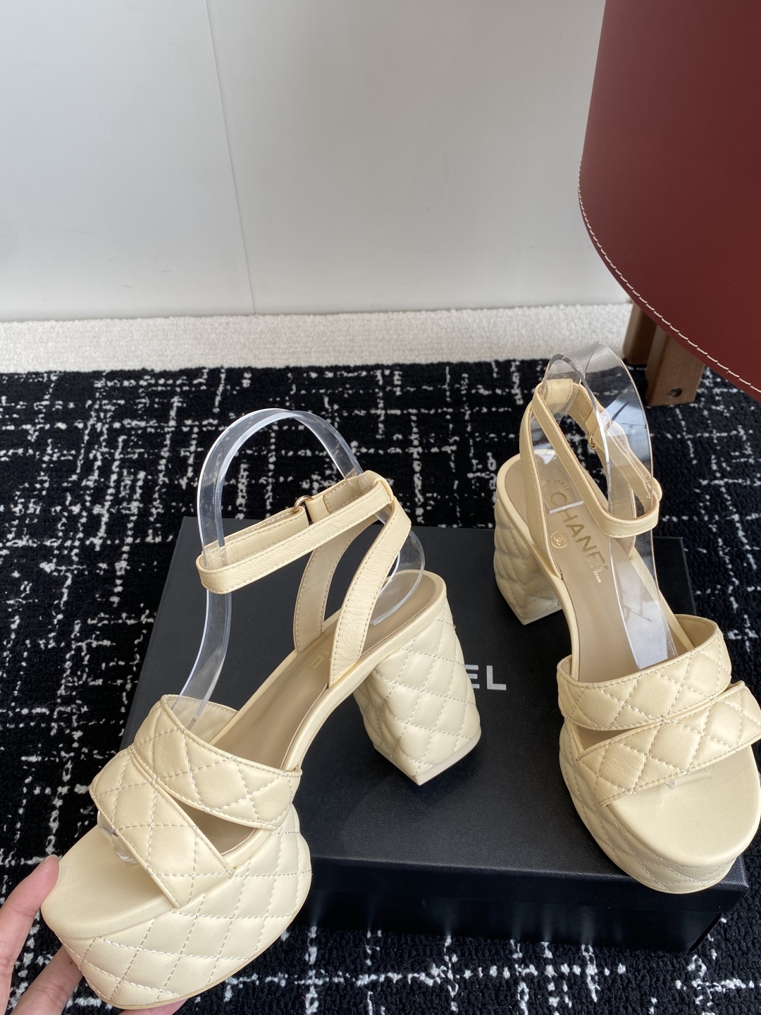 代购级（官网同步✈️盒包装）
Chanel 小香 25ss最新走秀时装 水台高跟鞋 顶级品质

轻奢而不