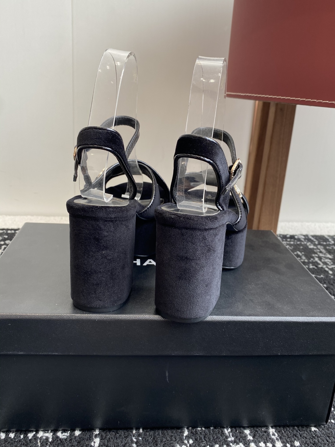 代购级（官网同步✈️盒包装）
Chanel 小香 25ss最新走秀时装 水台高跟鞋 顶级品质

轻奢而不