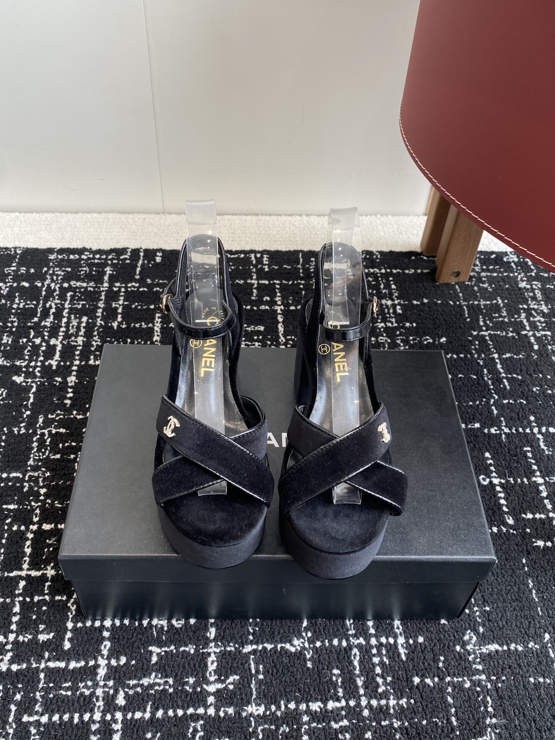 代购级（官网同步✈️盒包装）
Chanel 小香 25ss最新走秀时装 水台高跟鞋 顶级品质

轻奢而不