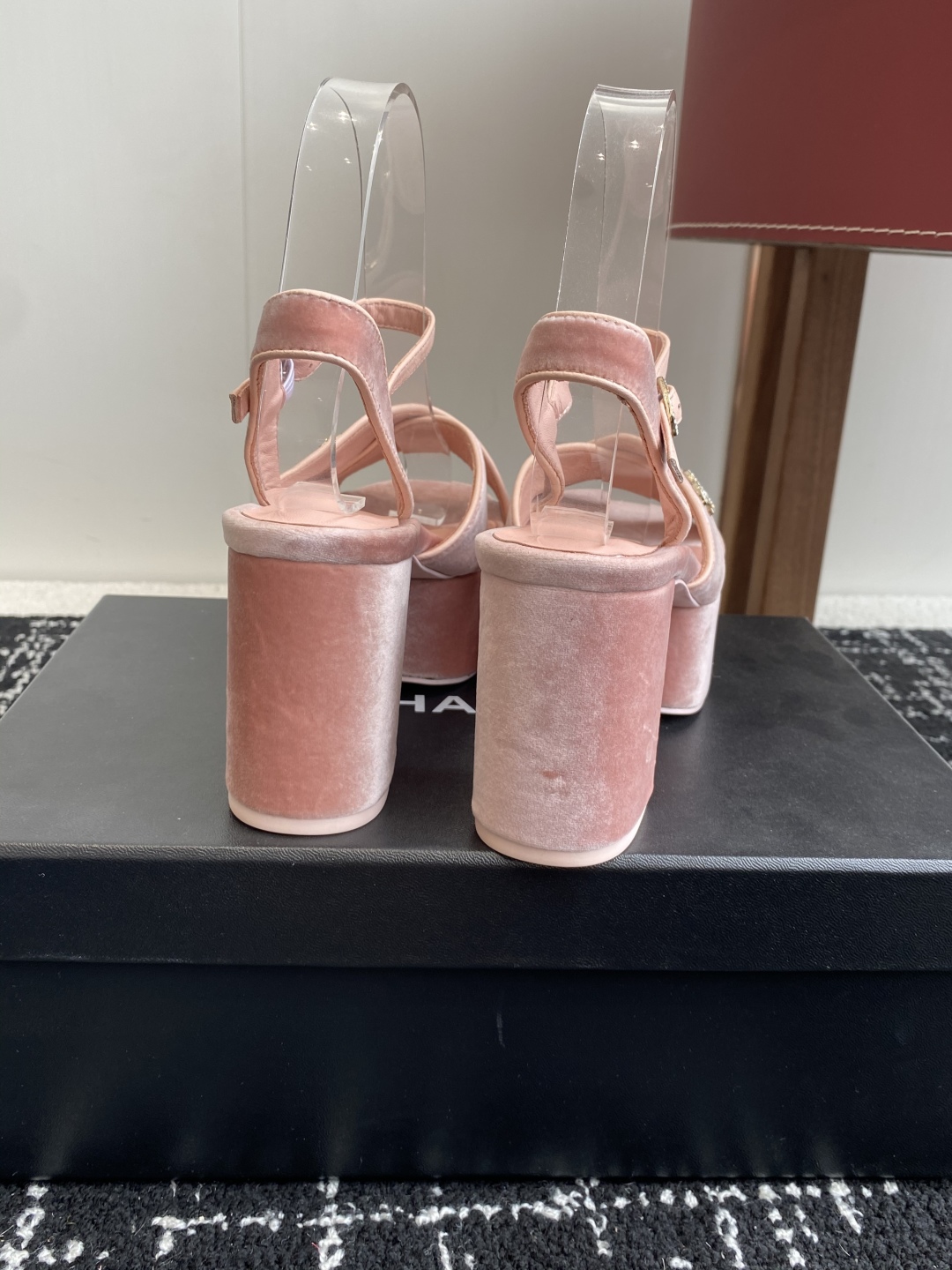 代购级（官网同步✈️盒包装）
Chanel 小香 25ss最新走秀时装 水台高跟鞋 顶级品质

轻奢而不
