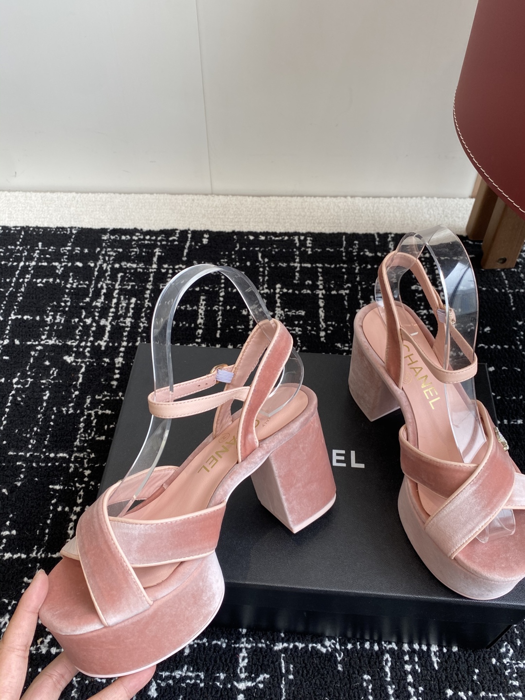 代购级（官网同步✈️盒包装）
Chanel 小香 25ss最新走秀时装 水台高跟鞋 顶级品质

轻奢而不