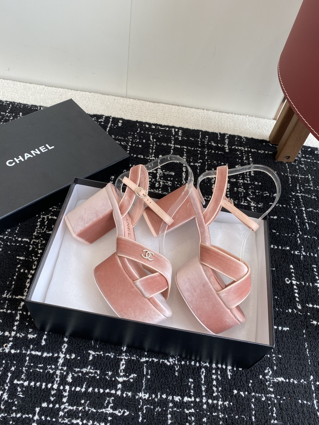 代购级（官网同步✈️盒包装）
Chanel 小香 25ss最新走秀时装 水台高跟鞋 顶级品质

轻奢而不