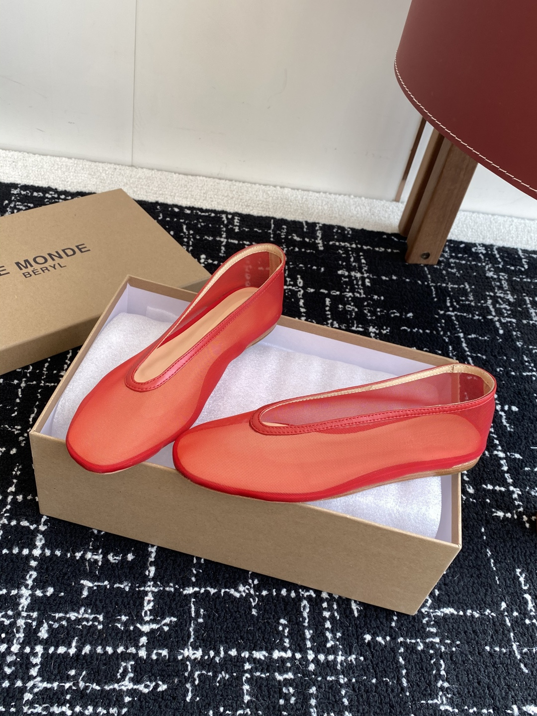 代购级
LE MONDE Beryl 25ss 夏季新款 网面单鞋

光泽莹润、细腻而柔软的面料，有着非