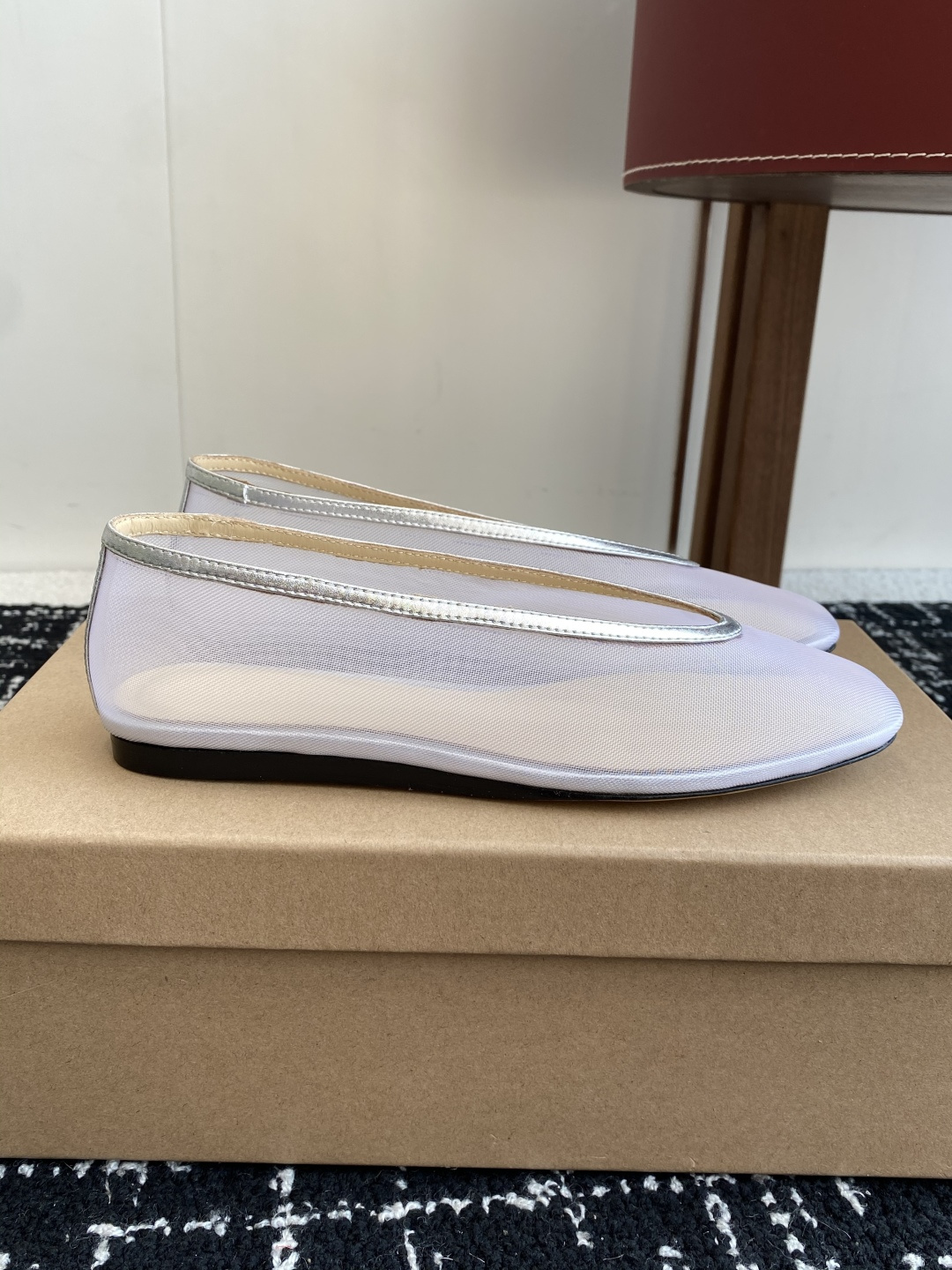 代购级
LE MONDE Beryl 25ss 夏季新款 网面单鞋

光泽莹润、细腻而柔软的面料，有着非