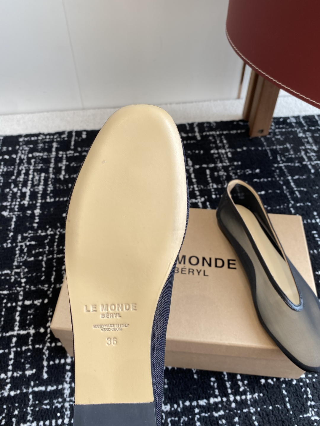 代购级
LE MONDE Beryl 25ss 夏季新款 网面单鞋

光泽莹润、细腻而柔软的面料，有着非