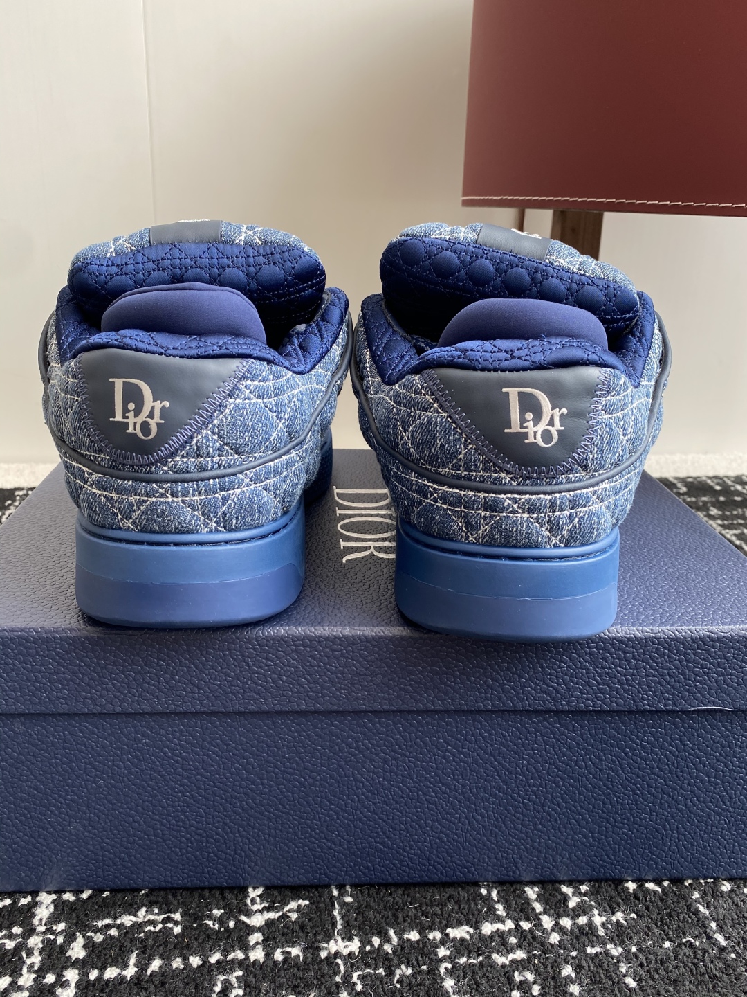 代购级
Dior 25ss 新色面包鞋迪奥运动跑鞋 新款运动鞋

以现代线条彰显时尚风范，为男士潇洒造型