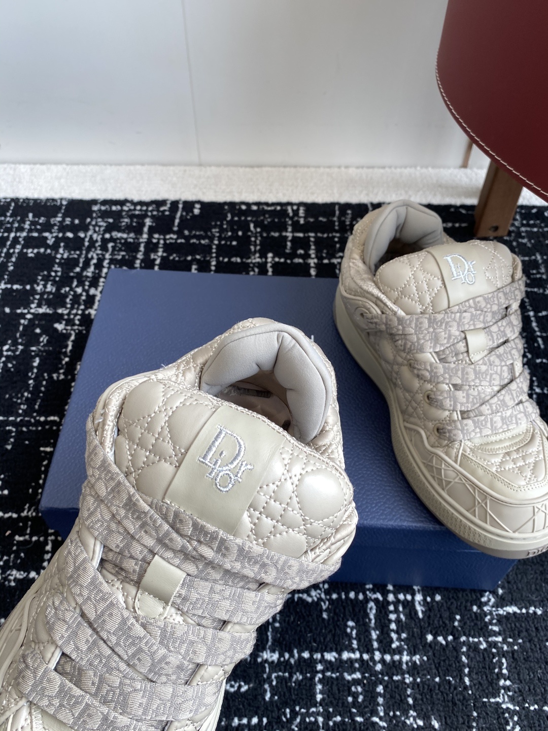 代购级
Dior 25ss 新色面包鞋迪奥运动跑鞋 新款运动鞋
以现代线条彰显时尚风范,为男士潇洒造型