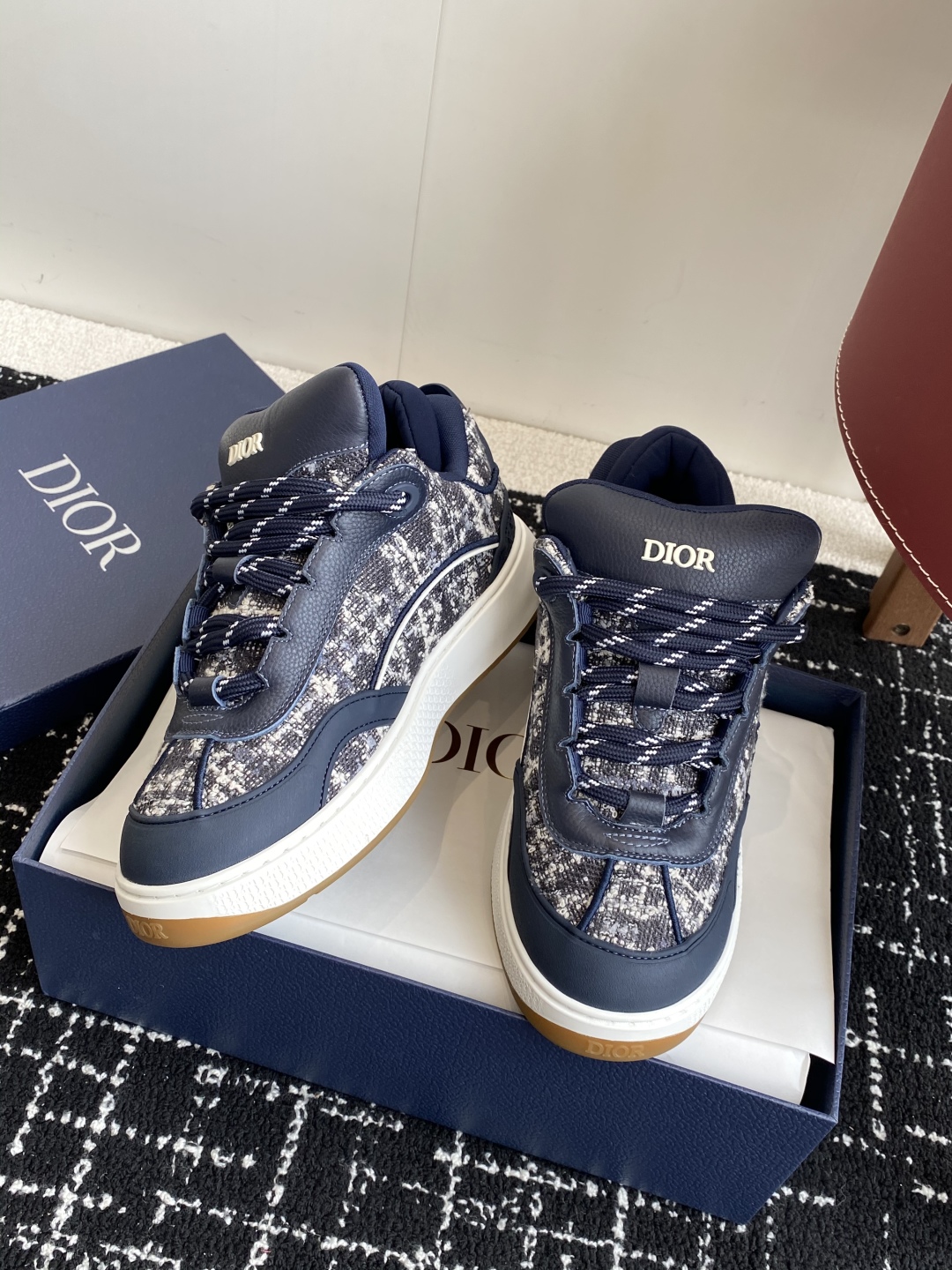 代购级
Dior 25ss 新色面包鞋迪奥运动跑鞋 新款运动鞋

以现代线条彰显时尚风范，为男士潇洒造型