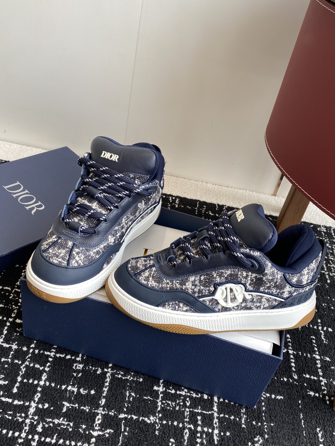 代购级
Dior 25ss 新色面包鞋迪奥运动跑鞋 新款运动鞋

以现代线条彰显时尚风范，为男士潇洒造型