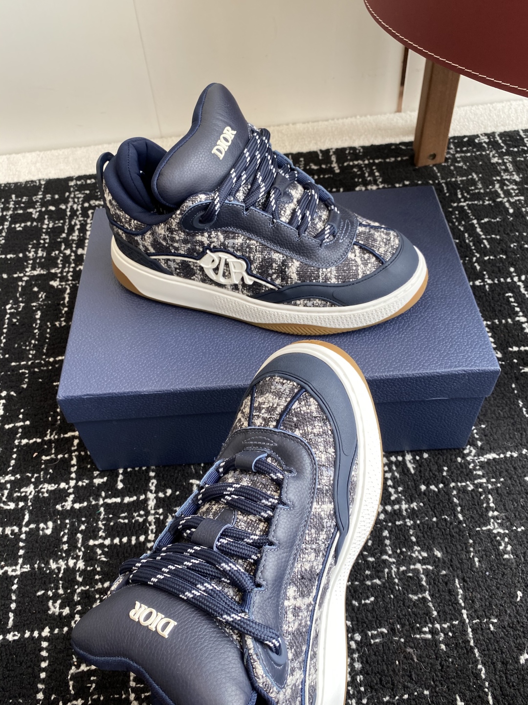 代购级
Dior 25ss 新色面包鞋迪奥运动跑鞋 新款运动鞋

以现代线条彰显时尚风范，为男士潇洒造型