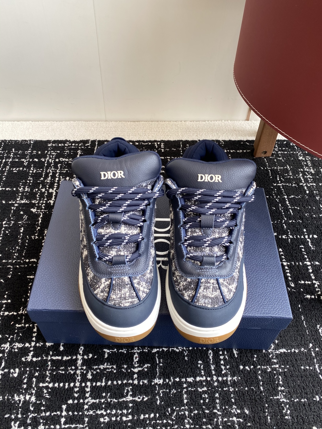 代购级
Dior 25ss 新色面包鞋迪奥运动跑鞋 新款运动鞋

以现代线条彰显时尚风范，为男士潇洒造型