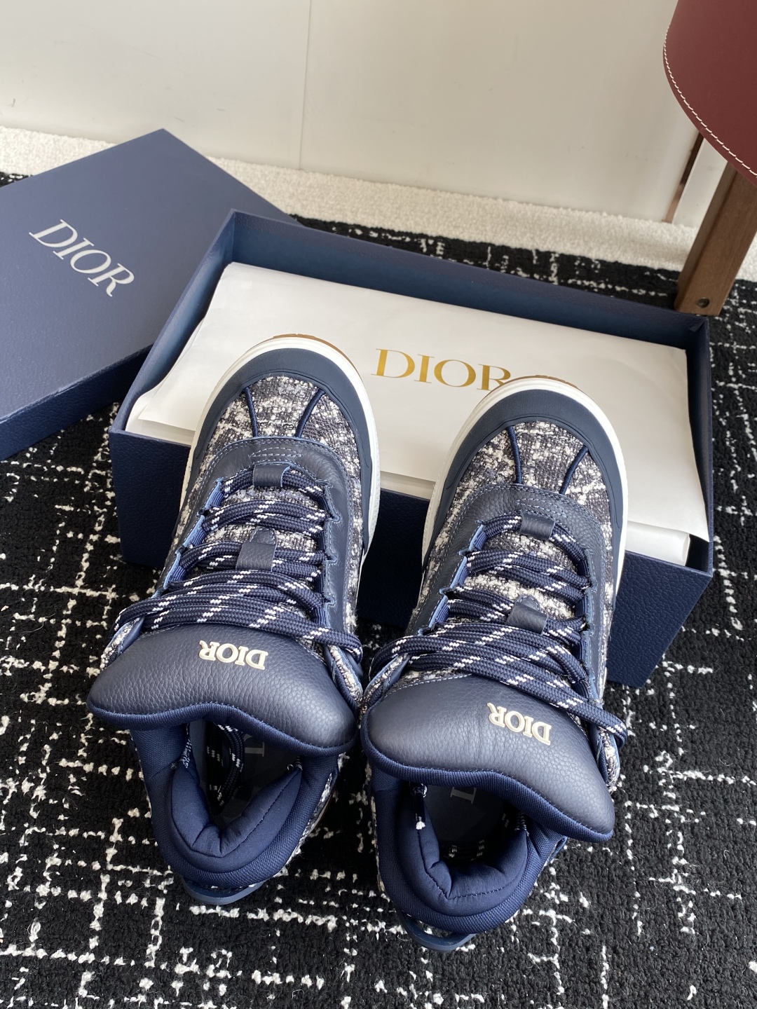 代购级
Dior 25ss 新色面包鞋迪奥运动跑鞋 新款运动鞋

以现代线条彰显时尚风范，为男士潇洒造型