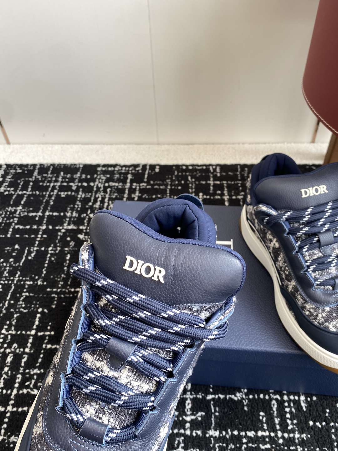 代购级
Dior 25ss 新色面包鞋迪奥运动跑鞋 新款运动鞋

以现代线条彰显时尚风范，为男士潇洒造型