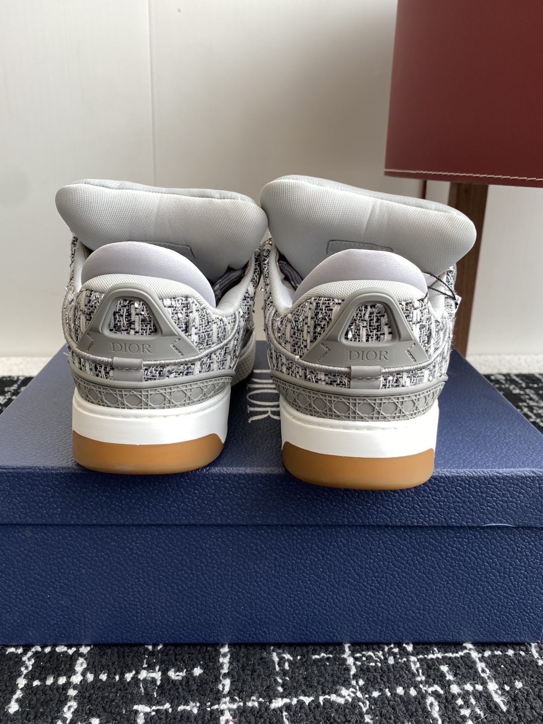 代购级
Dior 25ss 新色面包鞋迪奥运动跑鞋 新款运动鞋

以现代线条彰显时尚风范，为男士潇洒造型