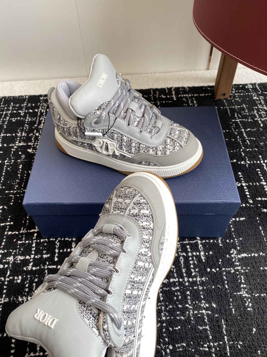 代购级
Dior 25ss 新色面包鞋迪奥运动跑鞋 新款运动鞋

以现代线条彰显时尚风范，为男士潇洒造型