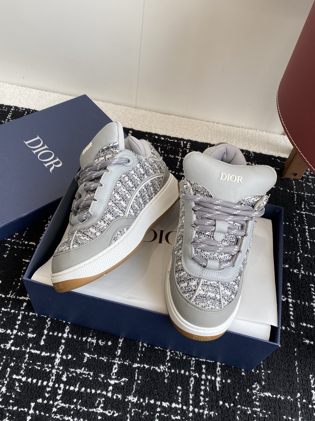 代购级
Dior 25ss 新色面包鞋迪奥运动跑鞋 新款运动鞋

以现代线条彰显时尚风范，为男士潇洒造型