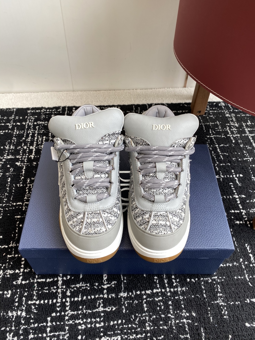 代购级
Dior 25ss 新色面包鞋迪奥运动跑鞋 新款运动鞋

以现代线条彰显时尚风范，为男士潇洒造型