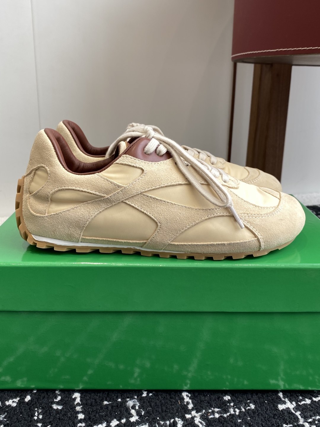 Bottega Veneta BV葆蝶家 25ss新款 阿甘鞋 德训运动鞋
Sneaker科技尼龙和绒面
