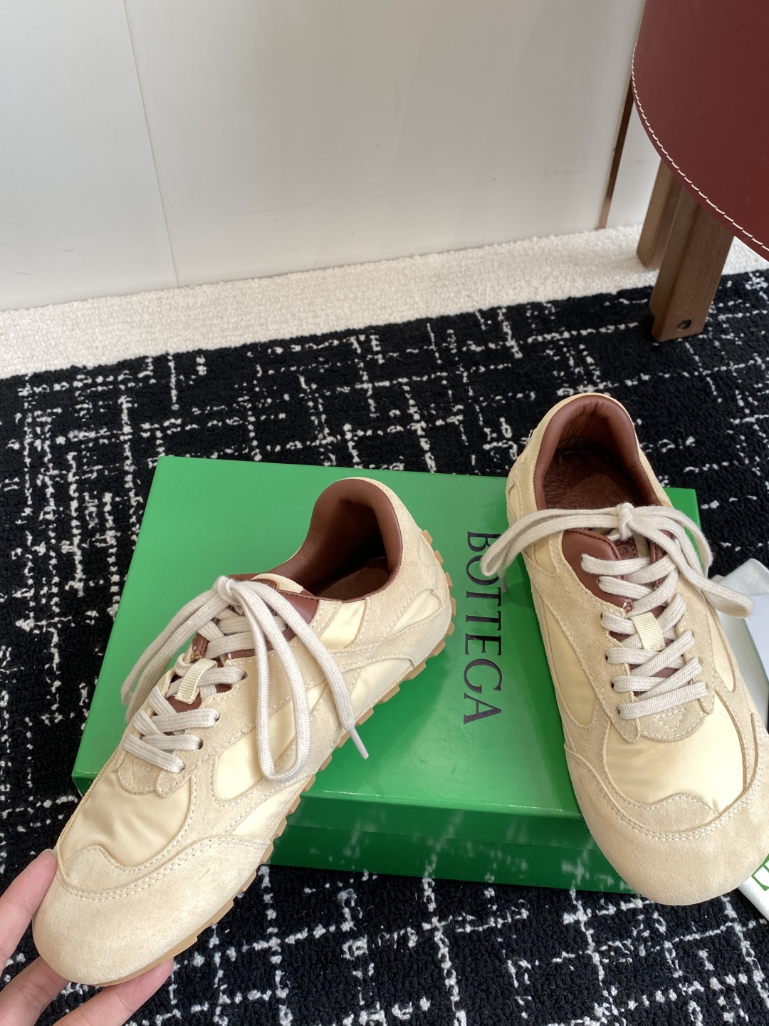 Bottega Veneta BV葆蝶家 25ss新款 阿甘鞋 德训运动鞋
Sneaker科技尼龙和绒面