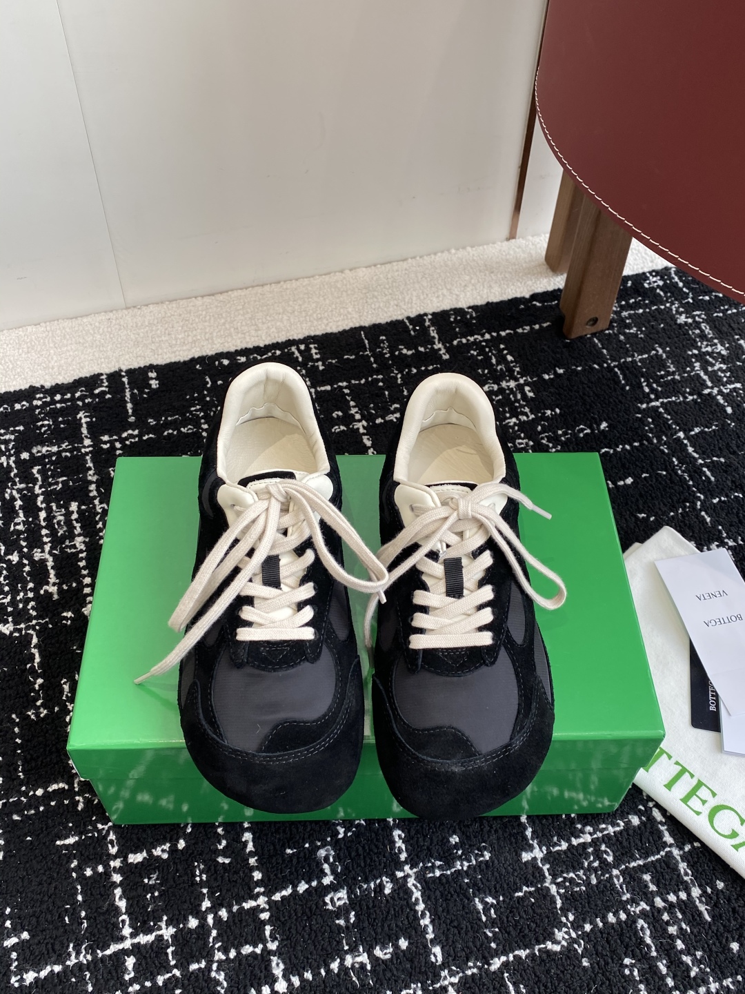 Bottega Veneta BV葆蝶家 25ss新款 阿甘鞋 德训运动鞋
Sneaker科技尼龙和绒面