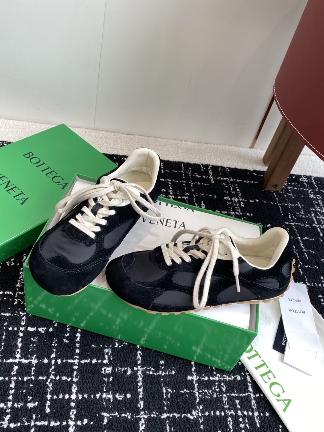 Bottega Veneta BV葆蝶家 25ss新款 阿甘鞋 德训运动鞋
Sneaker科技尼龙和绒面