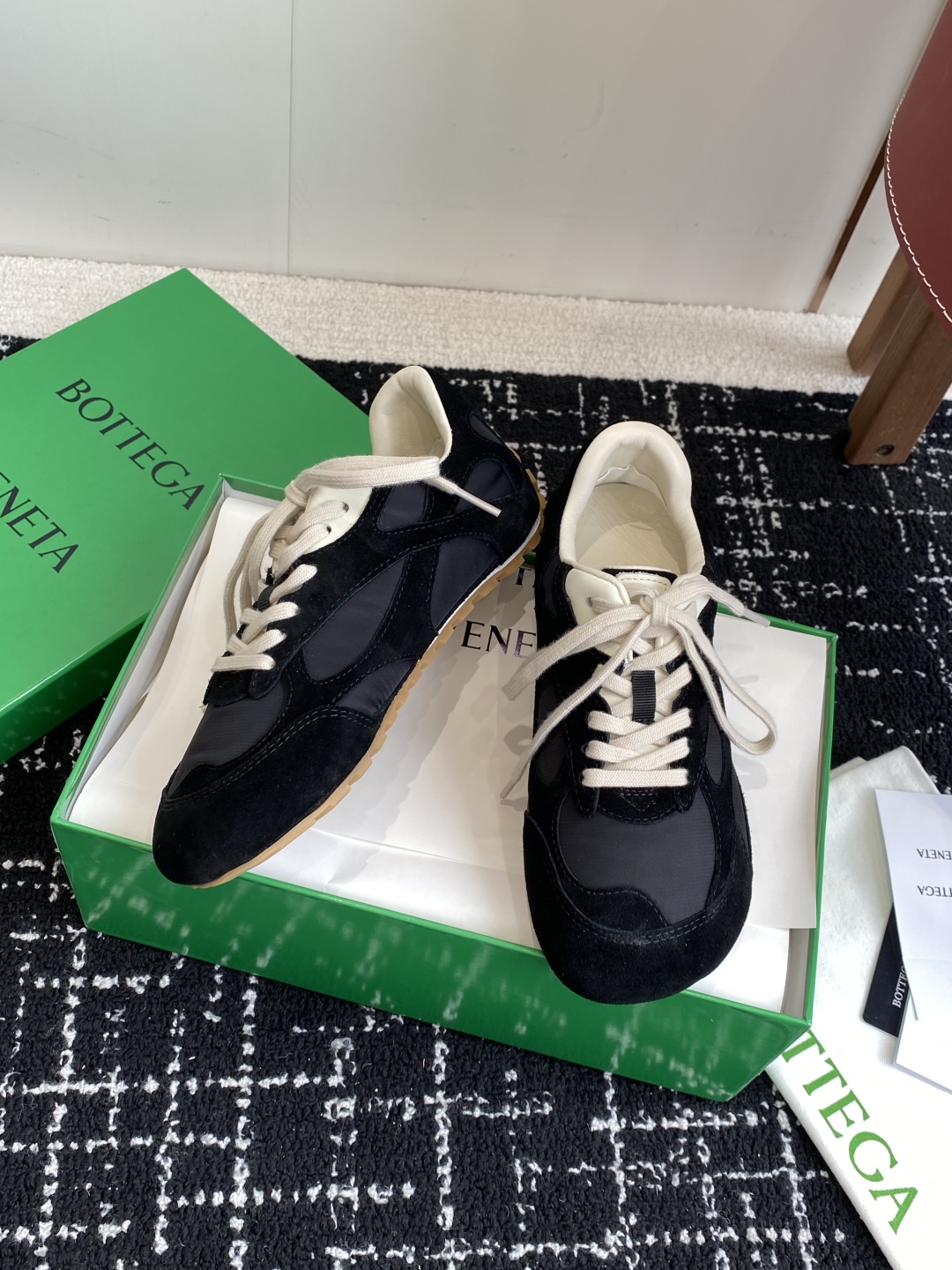 Bottega Veneta BV葆蝶家 25ss新款 阿甘鞋 德训运动鞋
Sneaker科技尼龙和绒面