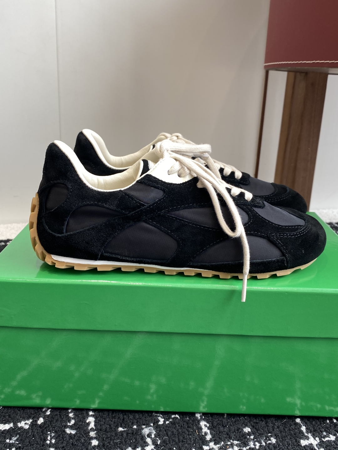 Bottega Veneta BV葆蝶家 25ss新款 阿甘鞋 德训运动鞋
Sneaker科技尼龙和绒面