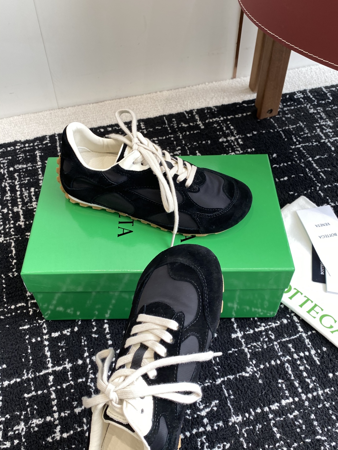 Bottega Veneta BV葆蝶家 25ss新款 阿甘鞋 德训运动鞋
Sneaker科技尼龙和绒面