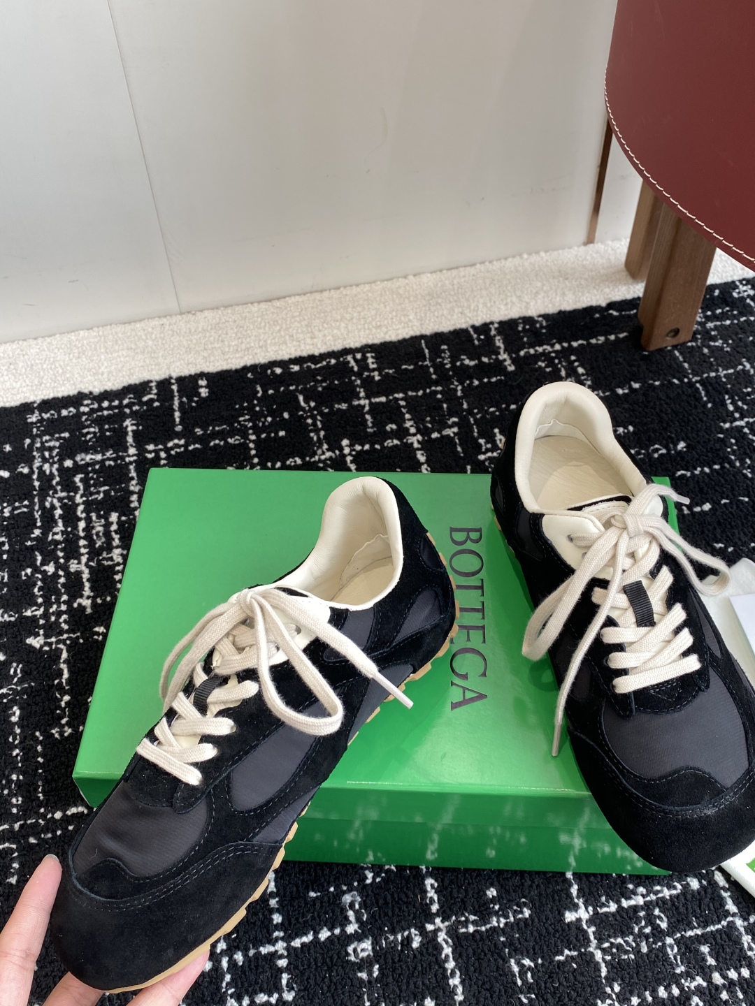 Bottega Veneta BV葆蝶家 25ss新款 阿甘鞋 德训运动鞋
Sneaker科技尼龙和绒面