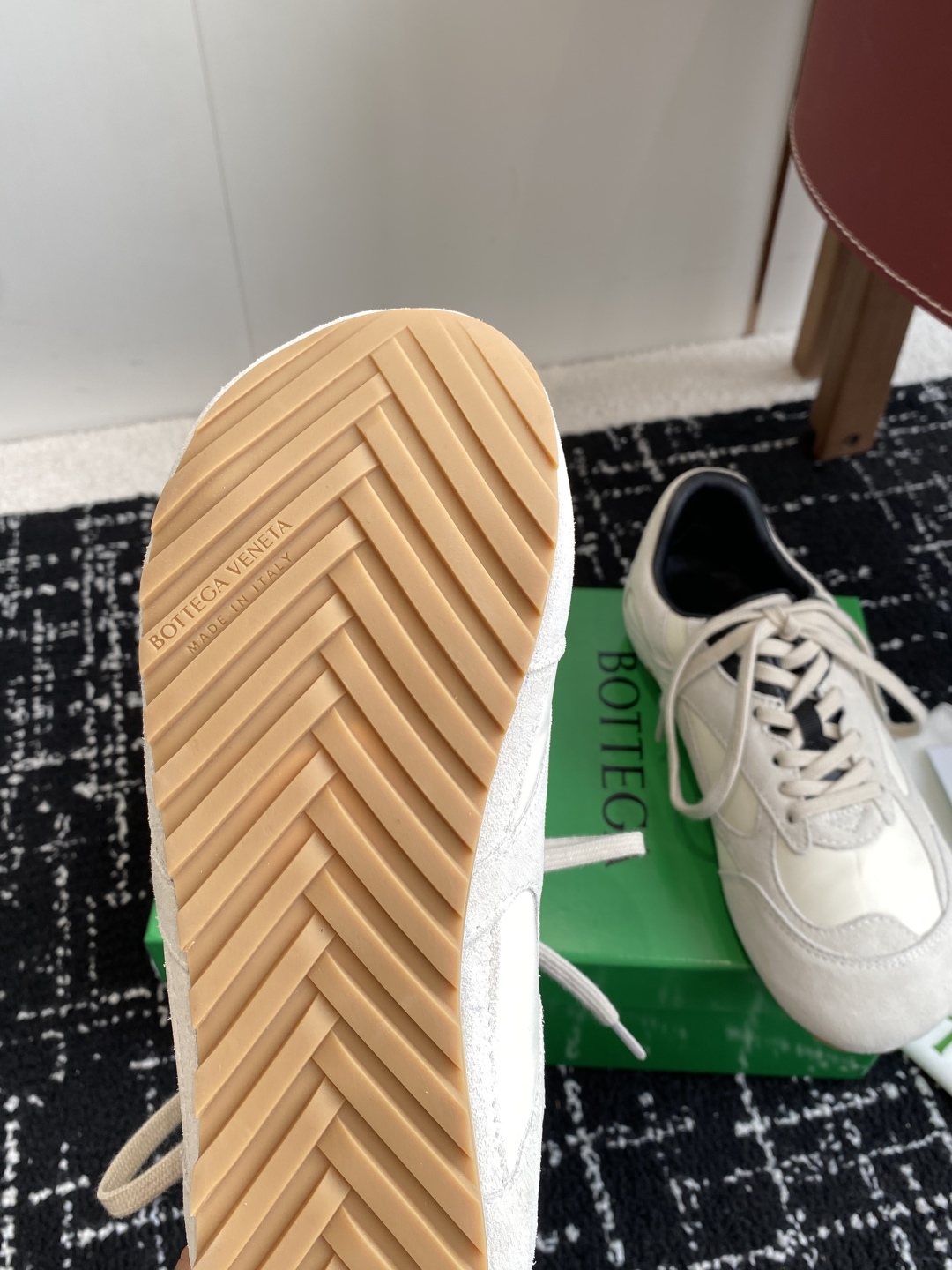 Bottega Veneta BV葆蝶家 25ss新款 阿甘鞋 德训运动鞋
Sneaker科技尼龙和绒面