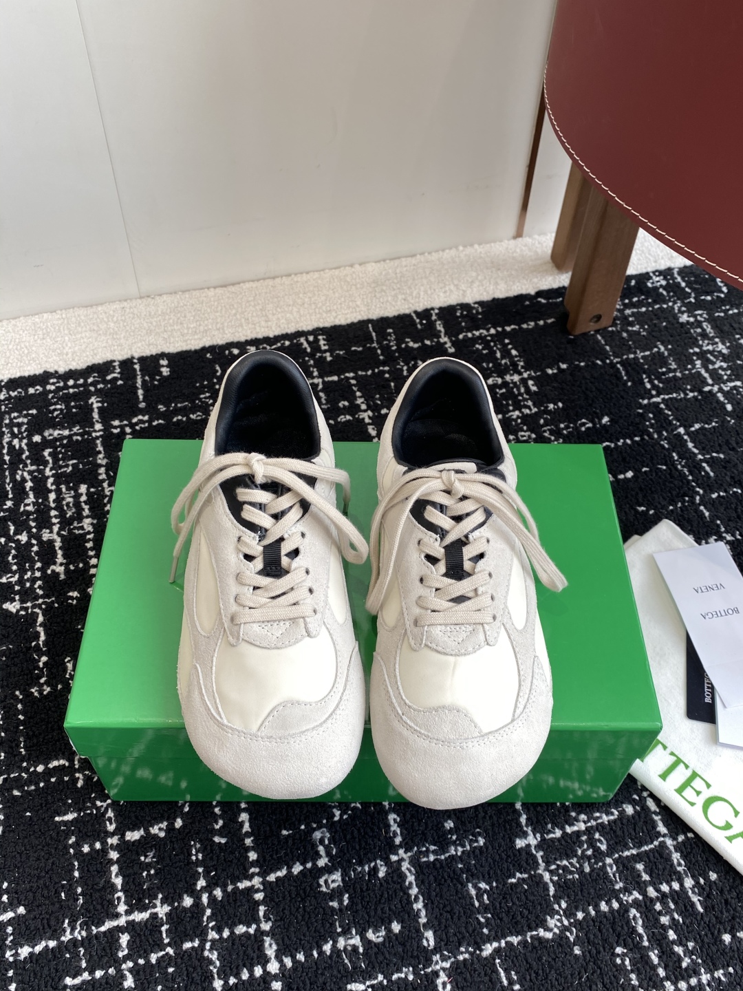 Bottega Veneta BV葆蝶家 25ss新款 阿甘鞋 德训运动鞋
Sneaker科技尼龙和绒面