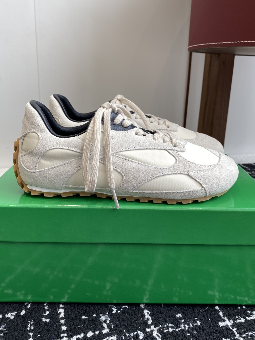 Bottega Veneta BV葆蝶家 25ss新款 阿甘鞋 德训运动鞋
Sneaker科技尼龙和绒面