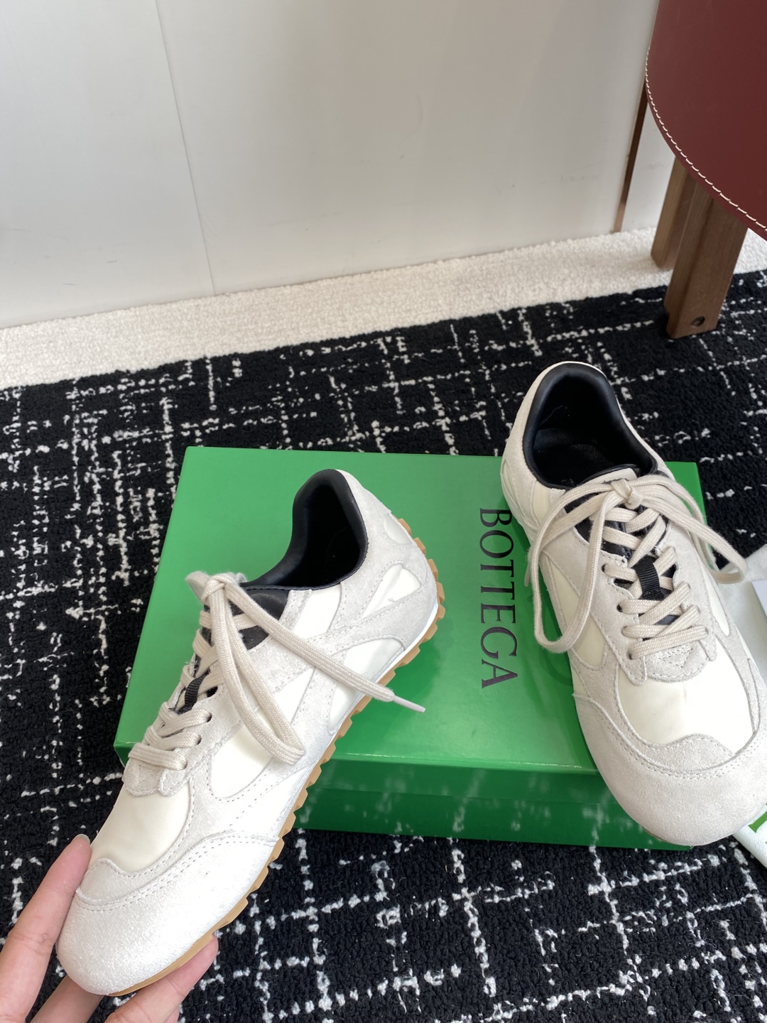 Bottega Veneta BV葆蝶家 25ss新款 阿甘鞋 德训运动鞋
Sneaker科技尼龙和绒面